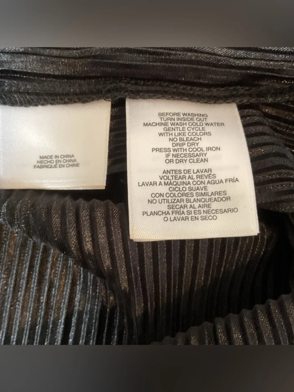 Anne Klein Metallic Red and Black textured Short Sleeve Top L - Picture 7 of 9
